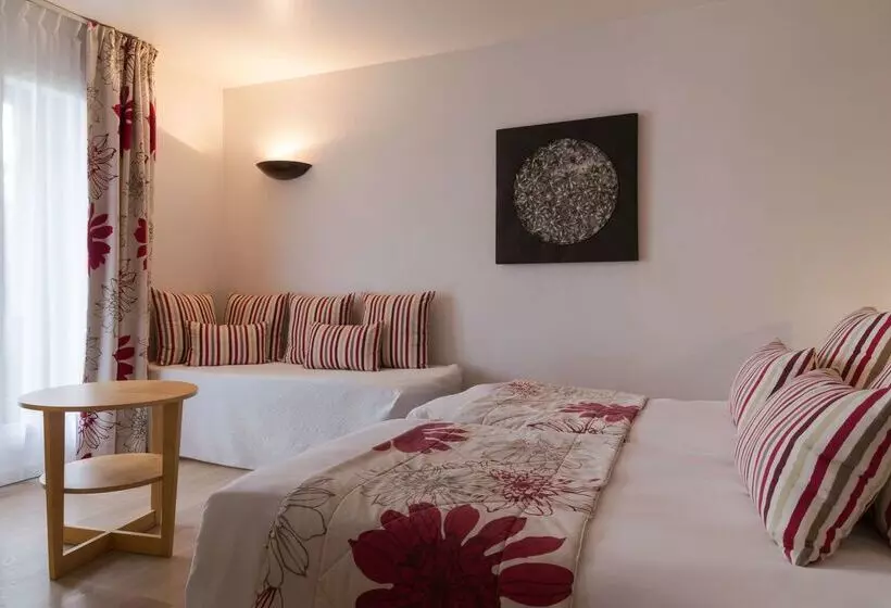 בית מלון כפרי Val Baussenc, The Originals Relais