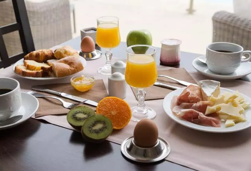 בית מלון כפרי Val Baussenc, The Originals Relais