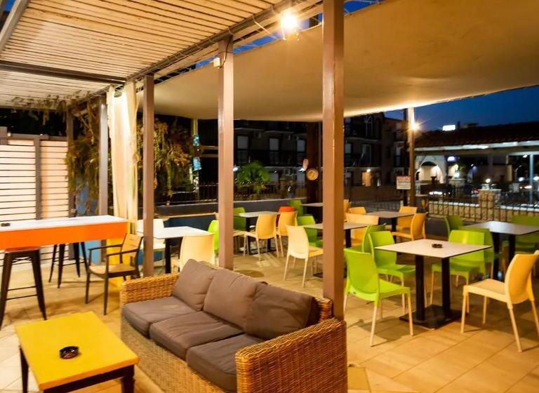 Perkes Hotel Complex