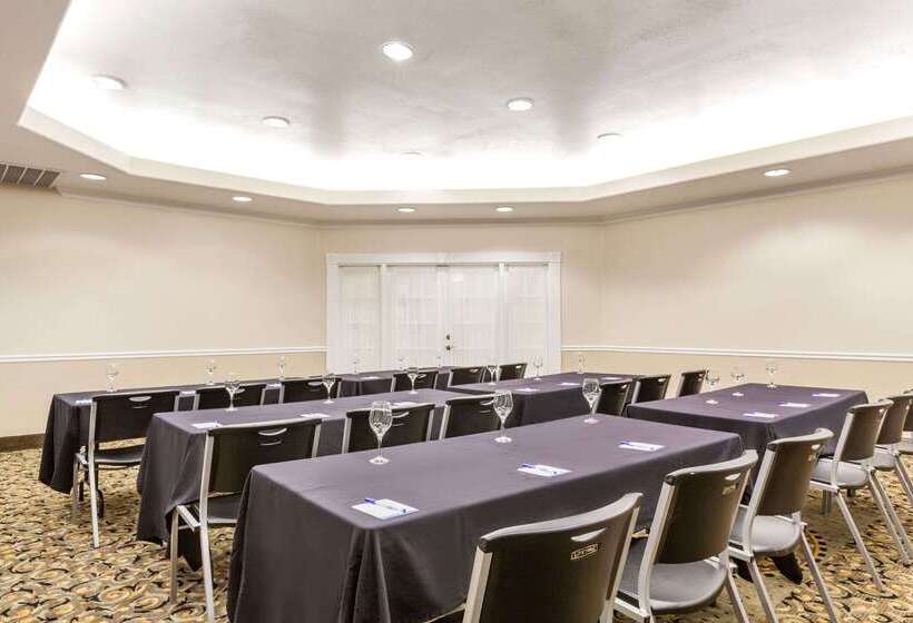 فندق Baymont By Wyndham Galveston