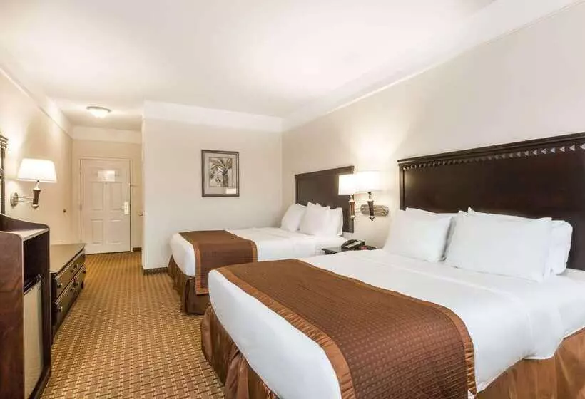 فندق Baymont By Wyndham Galveston