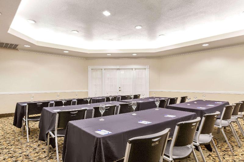 فندق Baymont By Wyndham Galveston