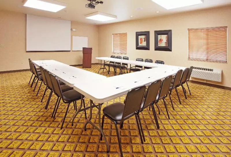 בית מלון כפרי Candlewood Suites Springfield South, An Ihg