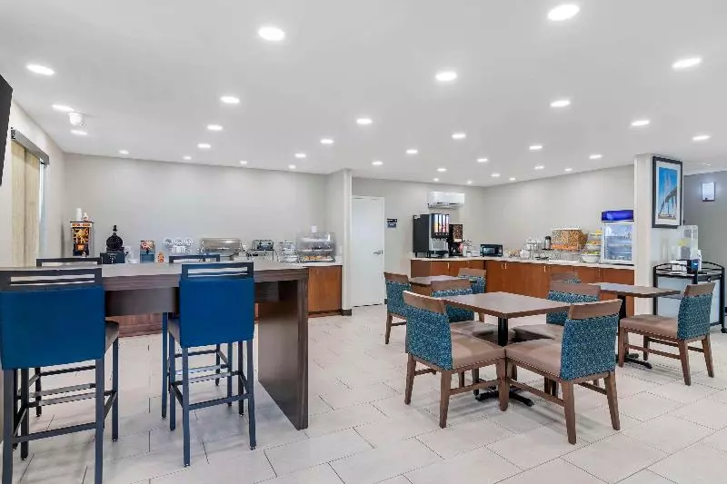 호텔 Comfort Inn & Suites