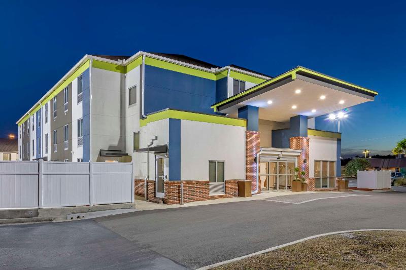 Hotel Comfort Inn & Suites