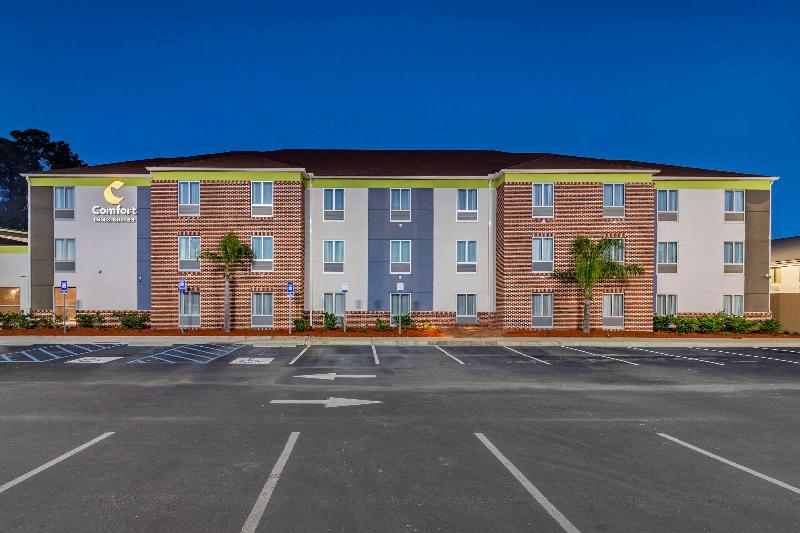 Hotel Comfort Inn & Suites