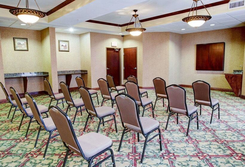 ホテル Comfort Suites University Drive