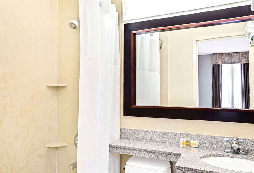 호텔 Days Inn By Wyndham Long Island City