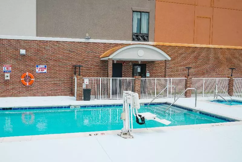 Holiday Inn Express Hotel & Suites Hope Mills Fayetteville Airport, An Ihg