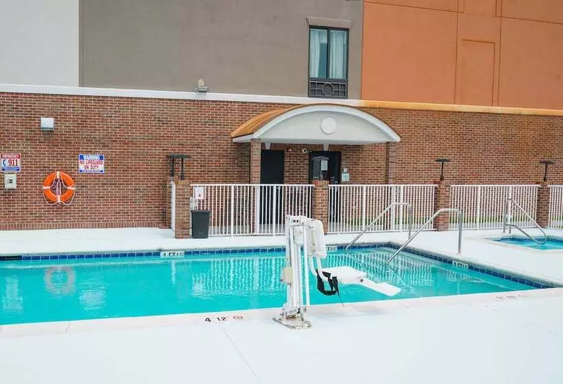 Holiday Inn Express Hotel & Suites Hope Mills Fayetteville Airport, An Ihg