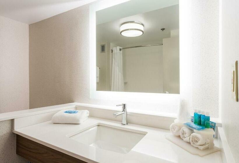 فندق Holiday Inn Express & Suites Wilmington University Center, An Ihg