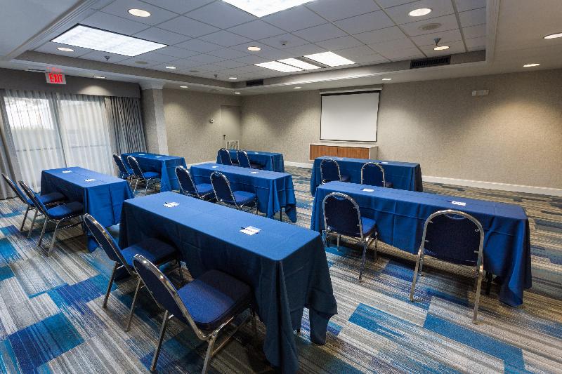 فندق Holiday Inn Express & Suites Wilmington University Center, An Ihg