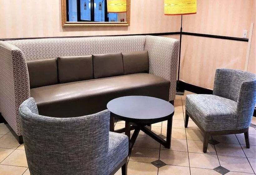 فندق Holiday Inn Express Syracuse Airport, An Ihg