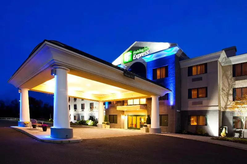 فندق Holiday Inn Express Syracuse Airport, An Ihg