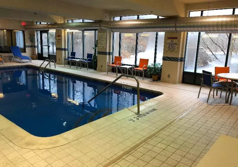 فندق Holiday Inn Express Syracuse Airport, An Ihg