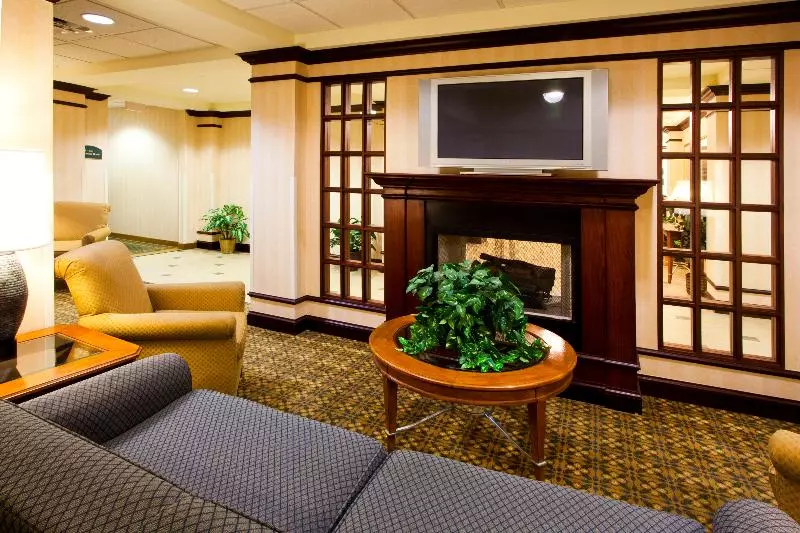 فندق Holiday Inn Express Syracuse Airport, An Ihg