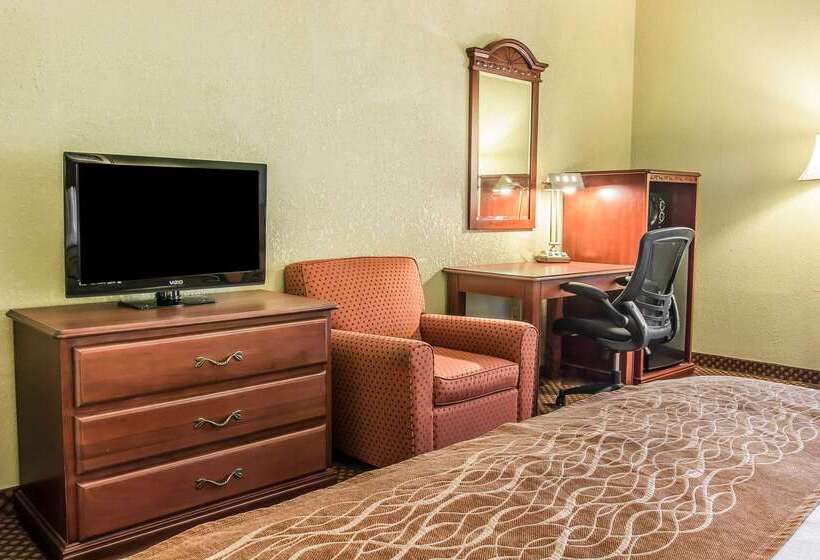 هتل Quality Inn & Suites Ann Arbor Hwy 23