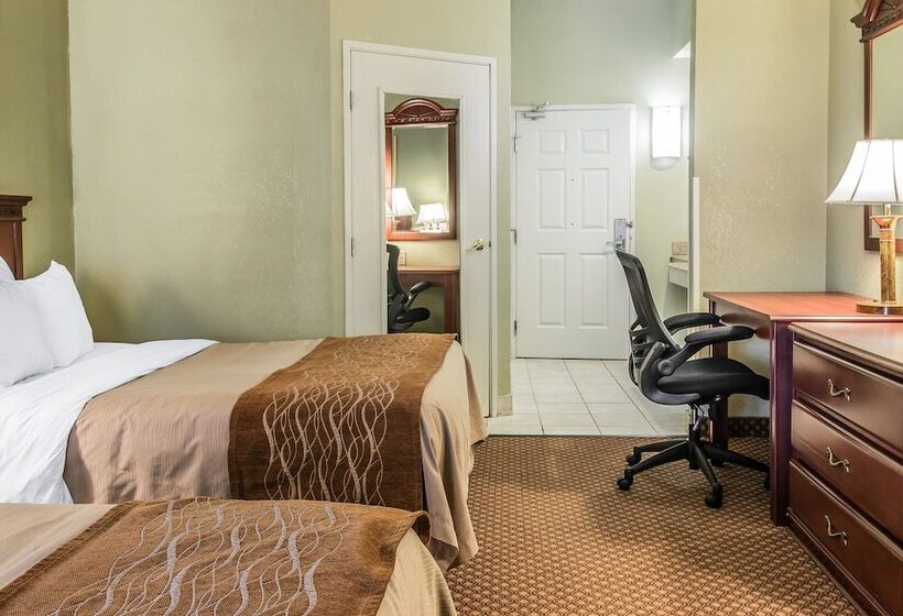 هتل Quality Inn & Suites Ann Arbor Hwy 23