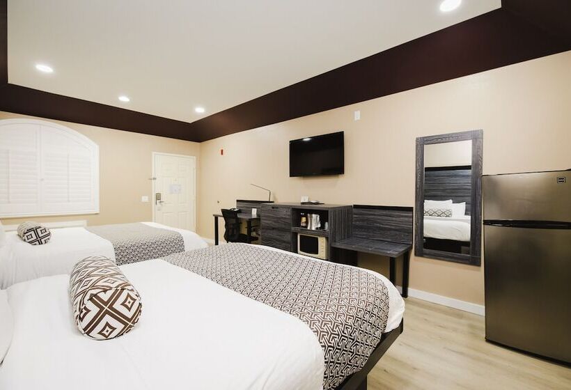 호텔 Sapphire Inn & Suites