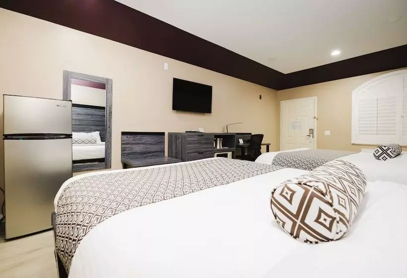 בית מלון כפרי Sapphire Inn & Suites