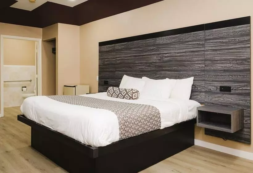 בית מלון כפרי Sapphire Inn & Suites