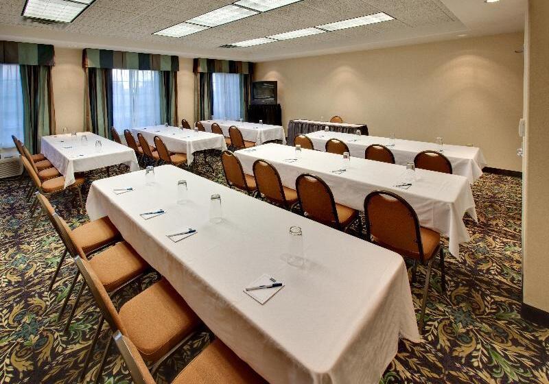 בית מלון כפרי Staybridge Suites Rockford, An Ihg