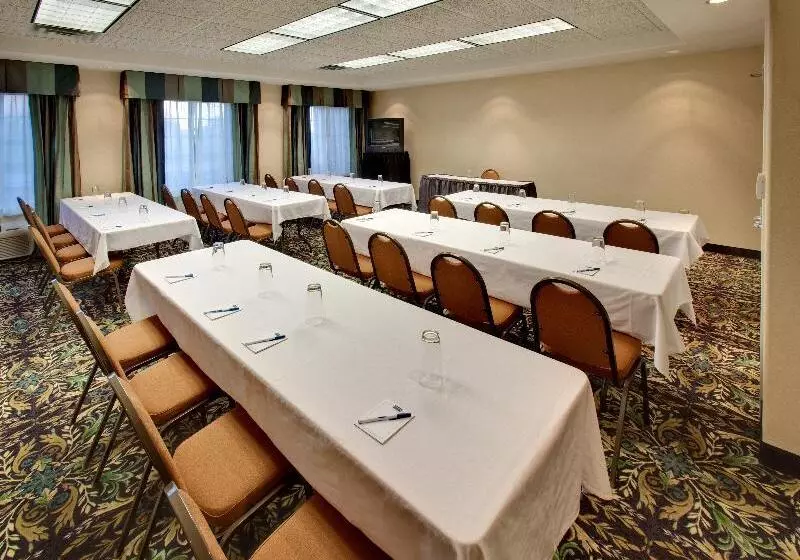 בית מלון כפרי Staybridge Suites Rockford, An Ihg