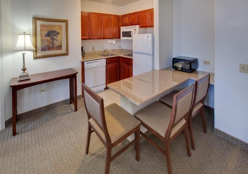 בית מלון כפרי Staybridge Suites Rockford, An Ihg