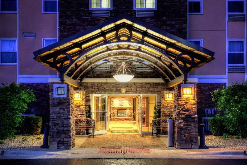 בית מלון כפרי Staybridge Suites Rockford, An Ihg