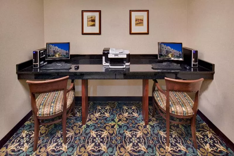 בית מלון כפרי Staybridge Suites Rockford, An Ihg