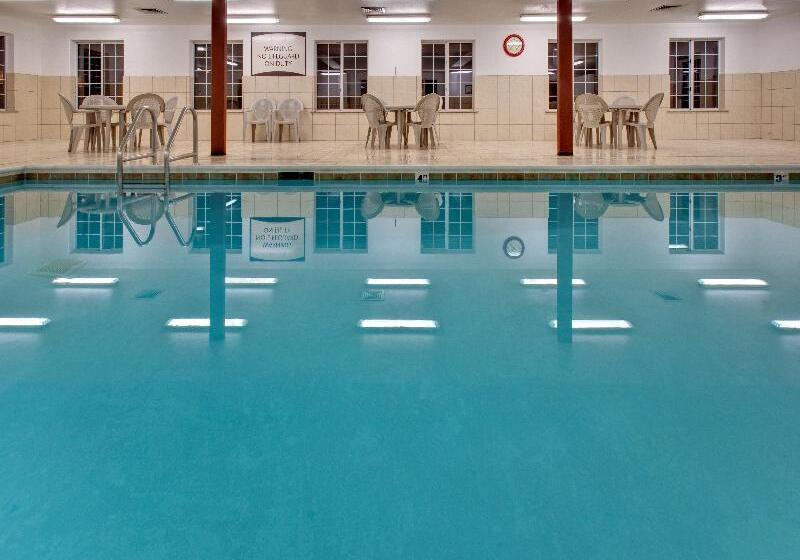 בית מלון כפרי Staybridge Suites Rockford, An Ihg