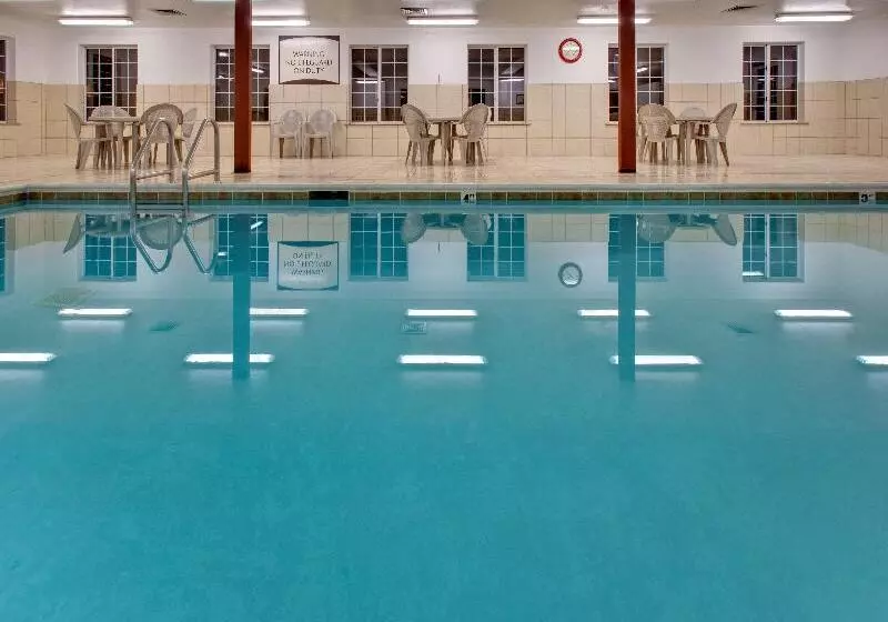 בית מלון כפרי Staybridge Suites Rockford, An Ihg