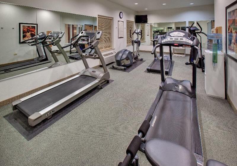 בית מלון כפרי Staybridge Suites Rockford, An Ihg