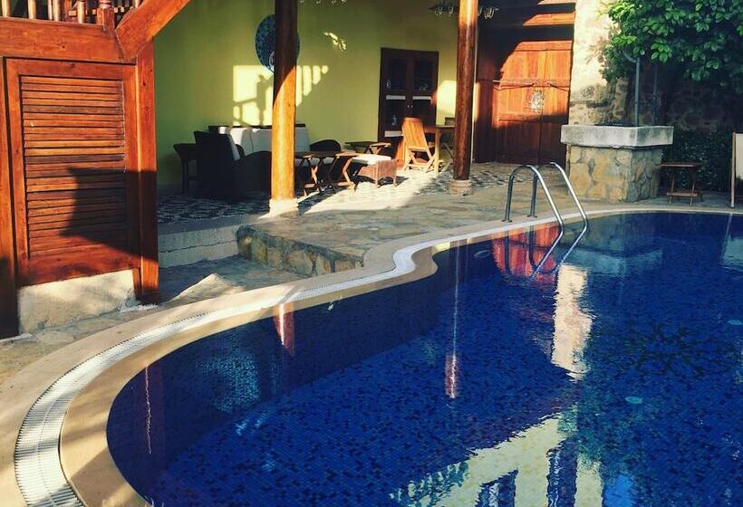 בית מלון כפרי Tekeli Konaklari