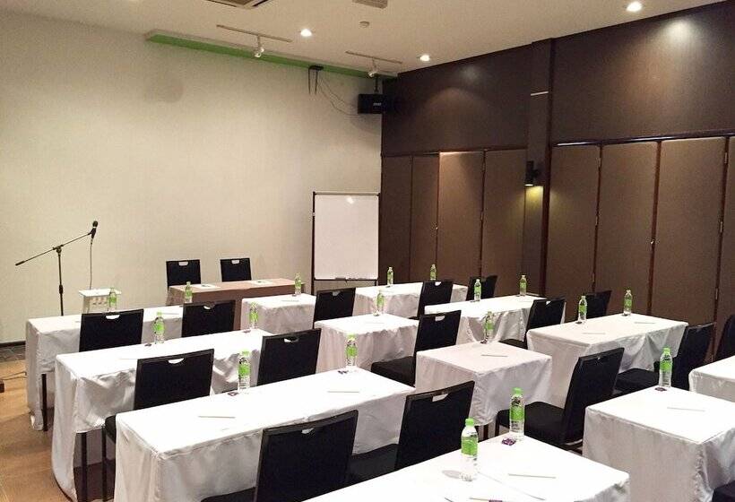 فندق The Limetree