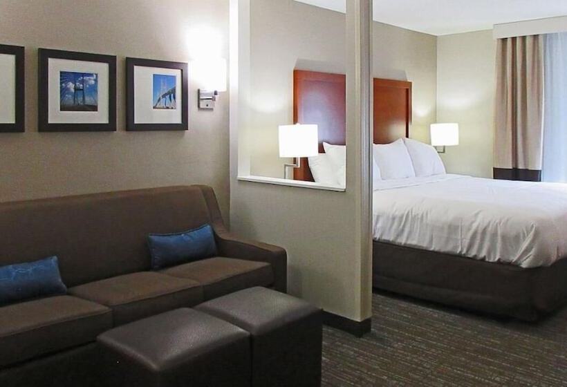 Hotel Comfort Inn & Suites