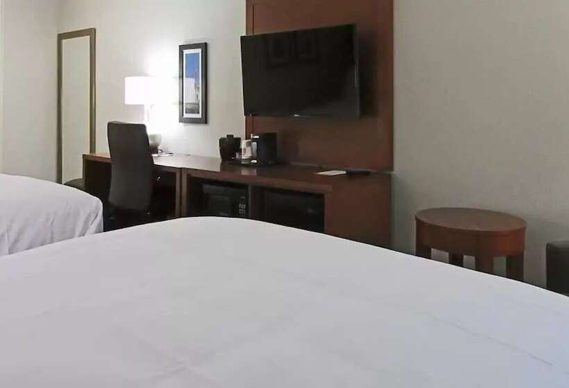 Hotel Comfort Inn & Suites