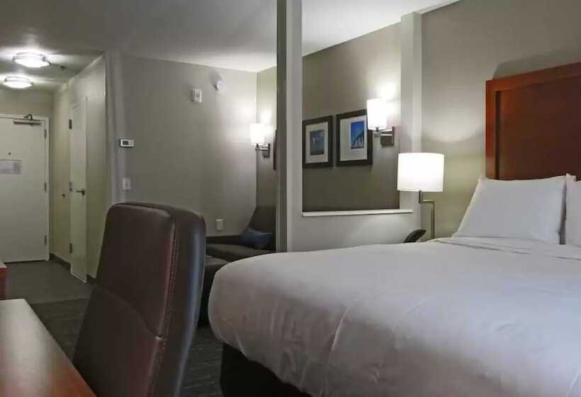 Hotel Comfort Inn & Suites