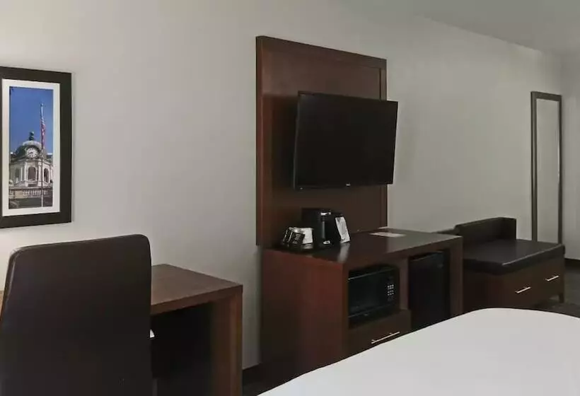 호텔 Comfort Inn & Suites