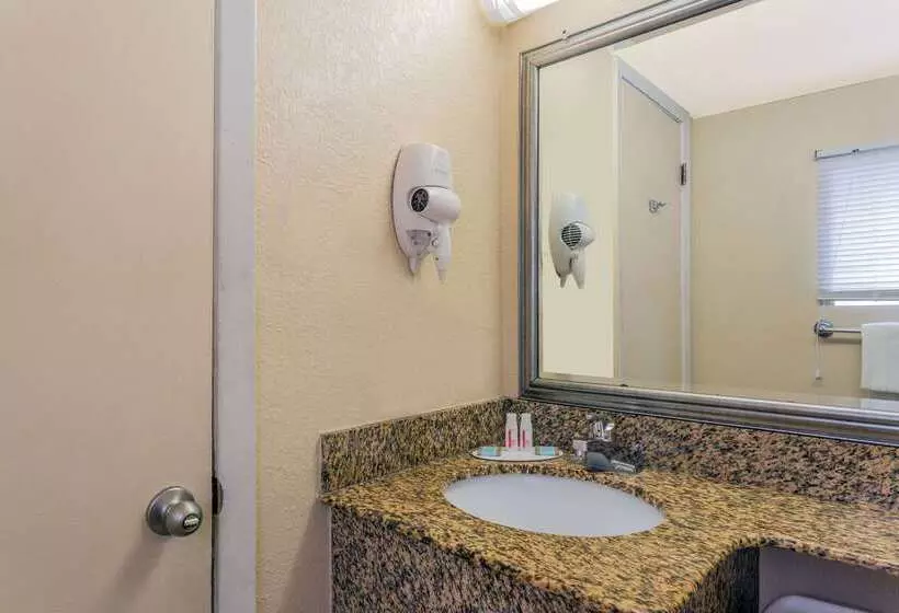 酒店 Travelodge By Wyndham Virginia Beach