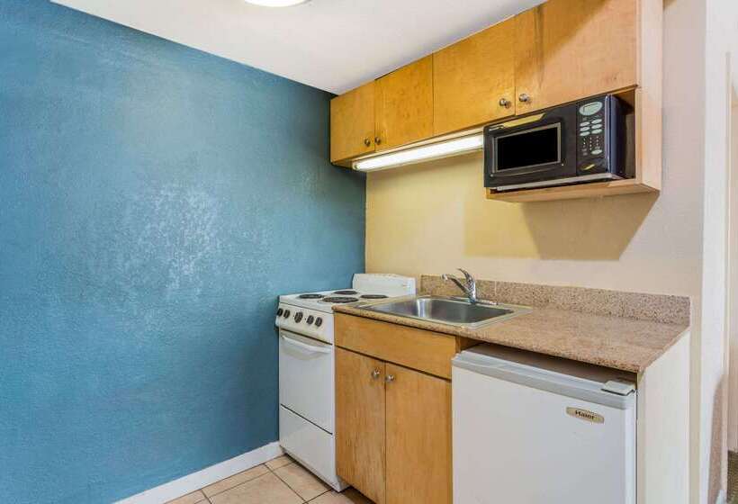 בית מלון כפרי Travelodge By Wyndham Virginia Beach