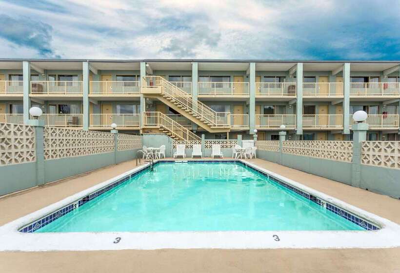 בית מלון כפרי Travelodge By Wyndham Virginia Beach