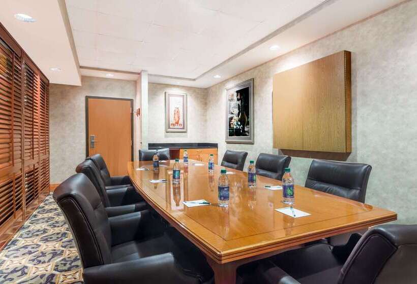 فندق Wingate By Wyndham Lagrange