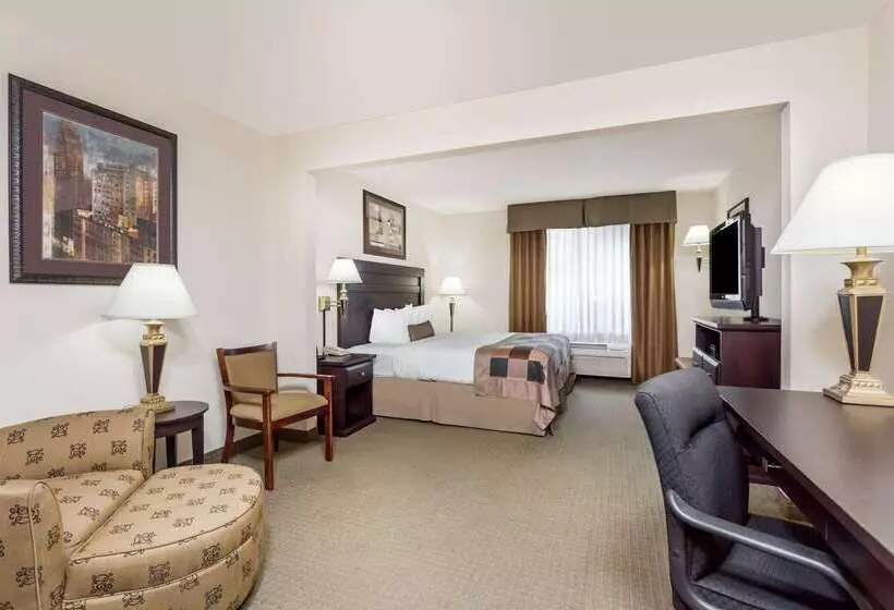 Hotel Wingate By Wyndham Lagrange