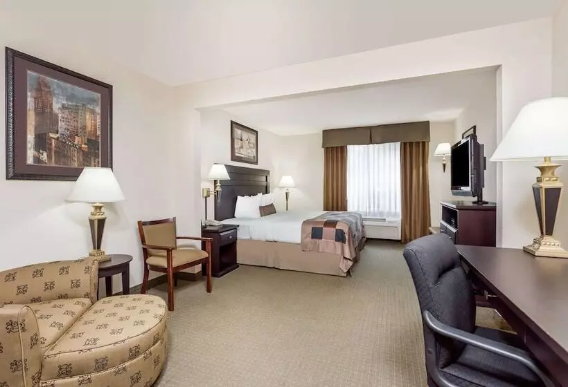 Hotel Wingate By Wyndham Lagrange