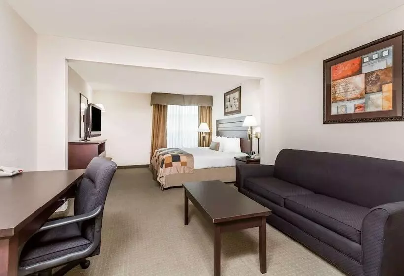 Hotel Wingate By Wyndham Lagrange