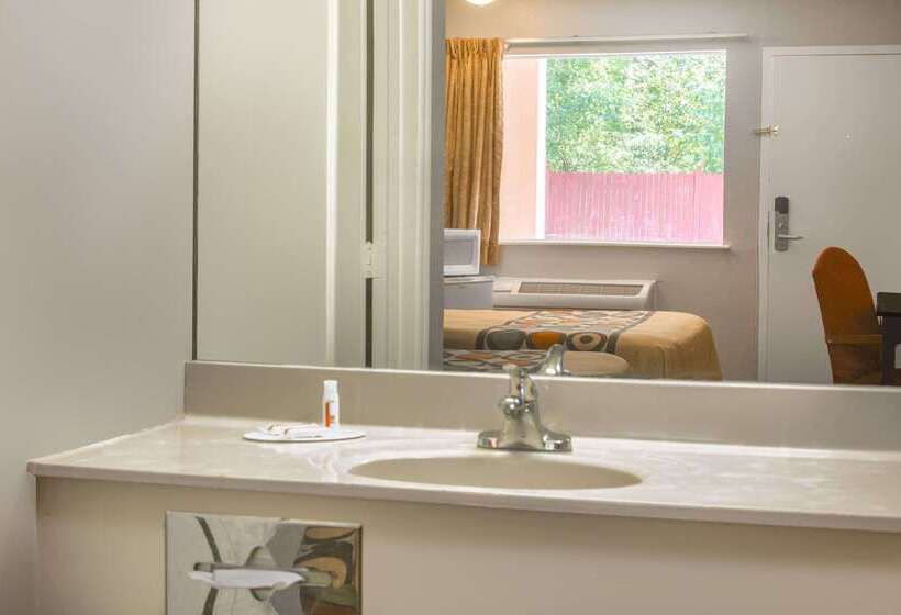 فندق على الطريق Super 8 By Wyndham Durham/university Area Nc