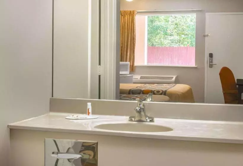 فندق على الطريق Super 8 By Wyndham Durham/university Area Nc