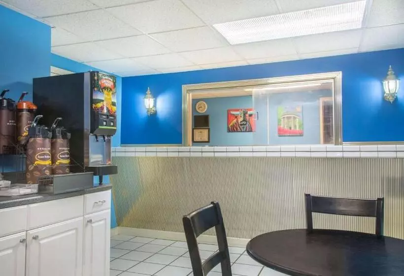 فندق على الطريق Super 8 By Wyndham Durham/university Area Nc