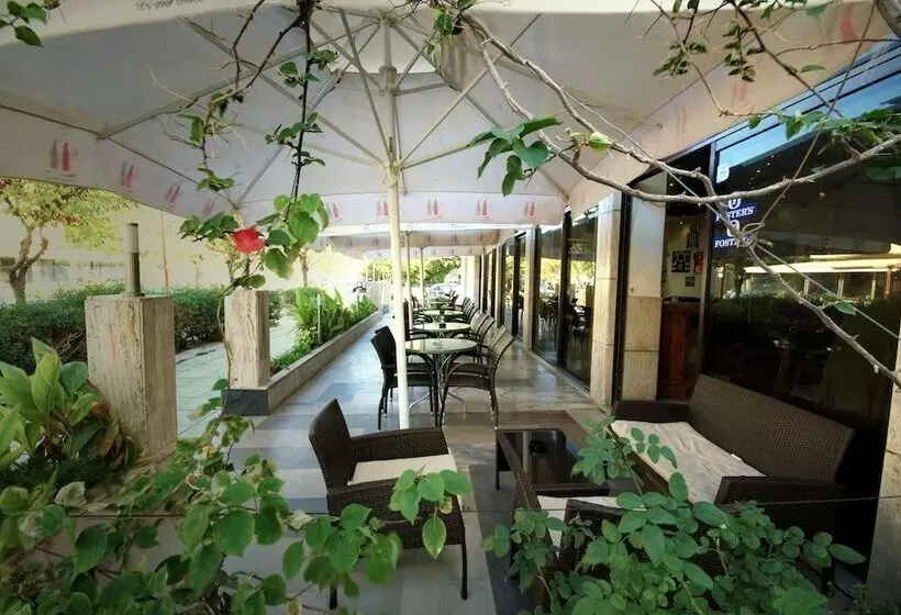 Poseidon Hotel And Apartments